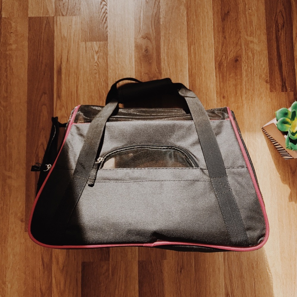 pet carrier